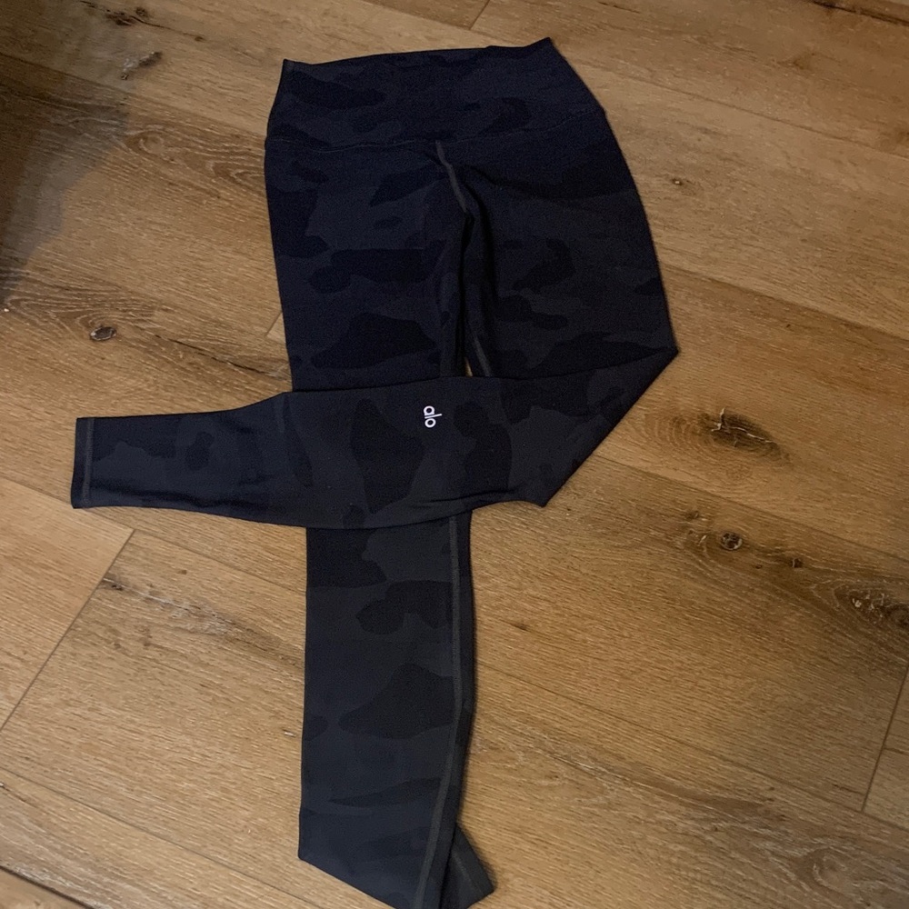 ALO Yoga Kids Camo Leggings - Black
